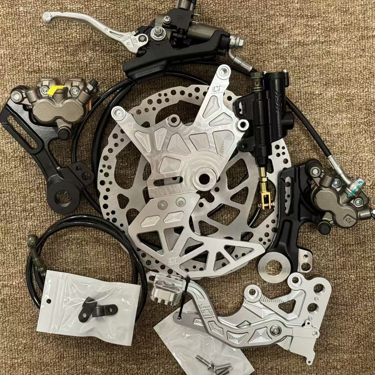 Dual Caliper Bracket Kit for L - Brake Caliper recension och pris